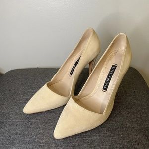 Alice + Olivia Pump Womens 36.5 Nude Beige Suede Dina Pointed Toe Heel Shoe US 6